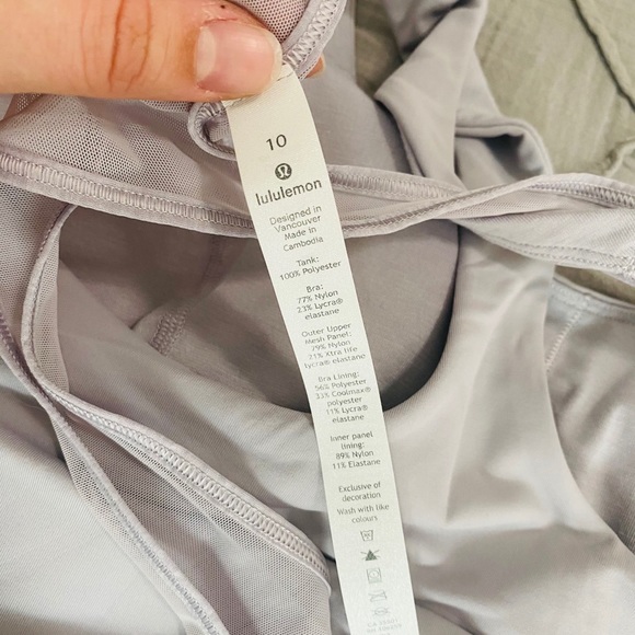 Lululemon Tank top with built in bra - Picture 3 of 4